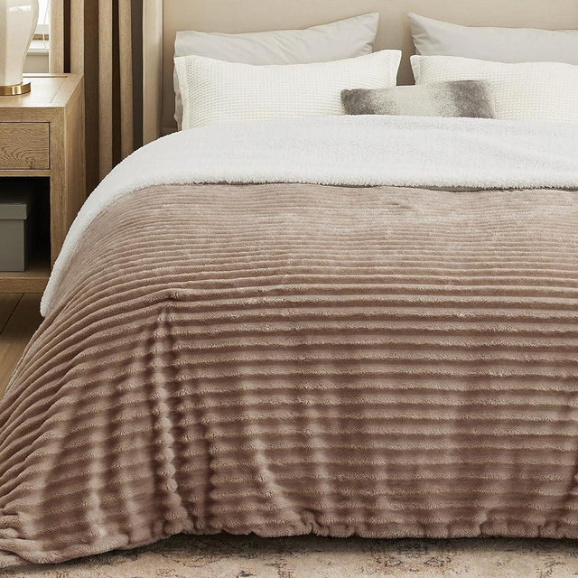 Bedsure Sherpa Blanket King Size for Bed - Super Soft, Cozy Fleece Thick Warm Blanket for Winter Christmas, GentleSoft Home Room Decor, Mocha Meringue, 108x90 Inches