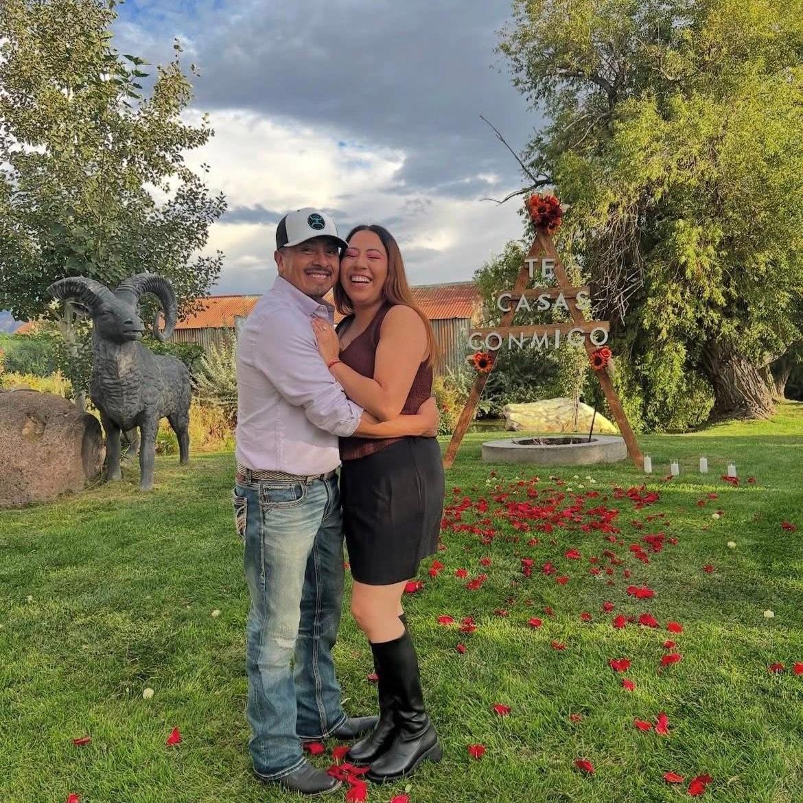 Cuando nos comprometimos/ When we got engaged