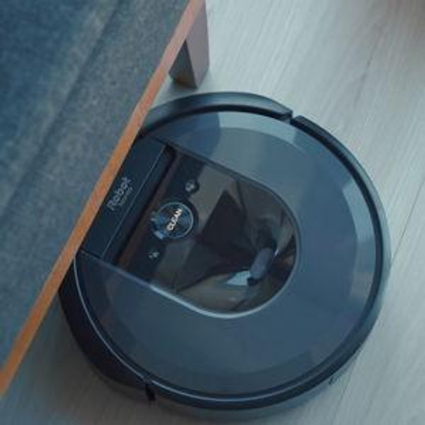 Roomba® 105 Vac Robot + AutoEmpty™ Dock