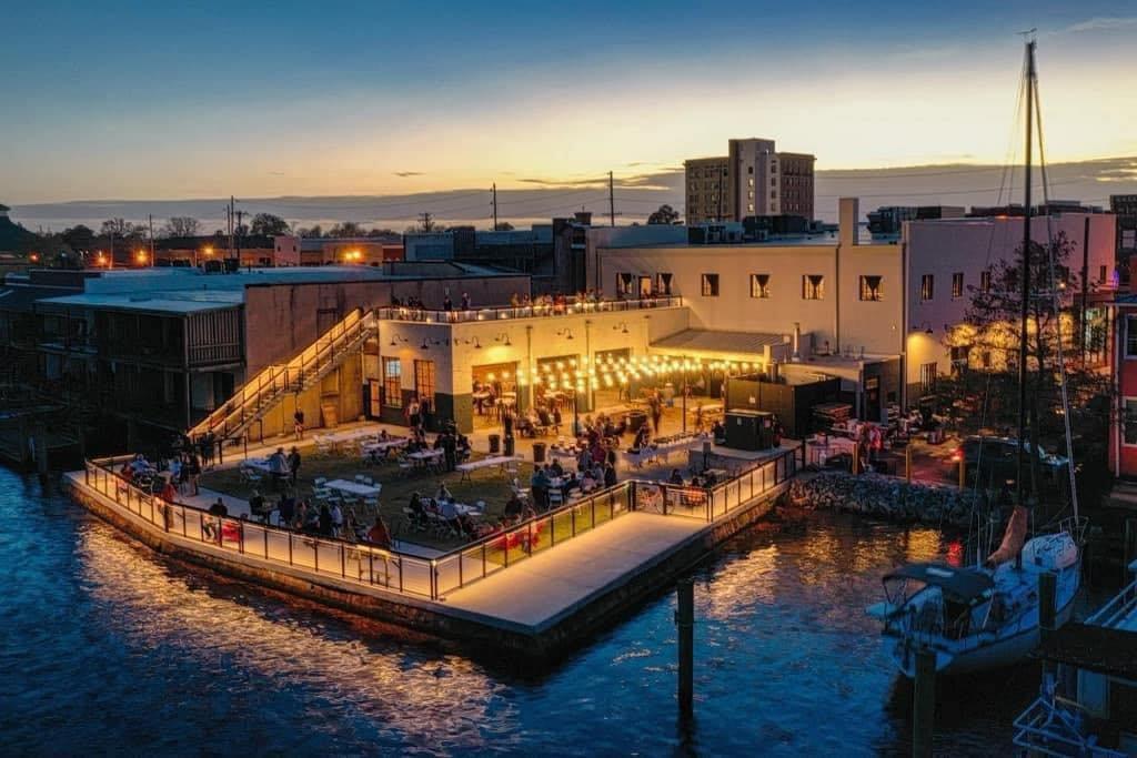 The Wedding Website of Alexis Flynn and Darryl Niedentohl