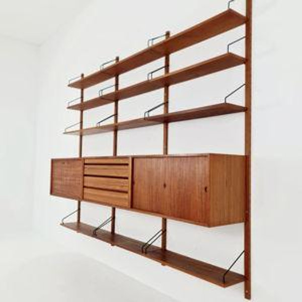 The Wall-Mounted Habitat