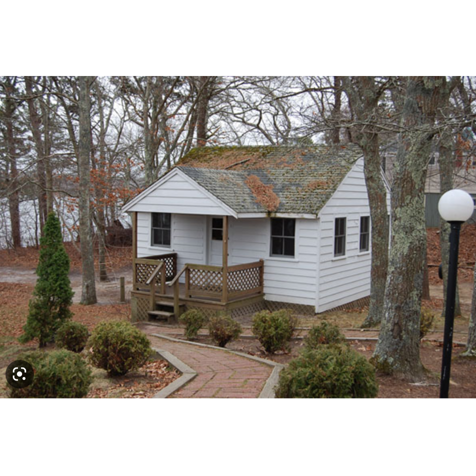 Spend Saturday night with us in a cozy lakeside New England cabin!