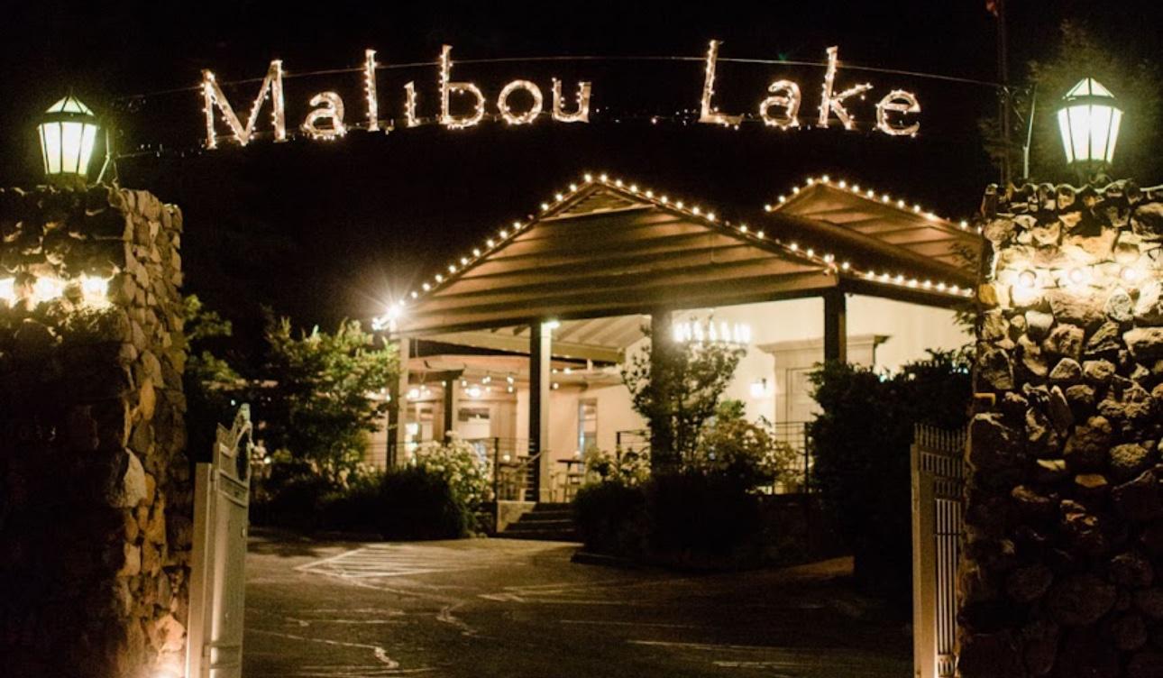 The Wedding Website of Lucinda Trang and Cameron Miller