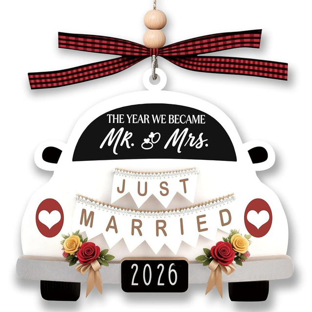 Wedding Gifts for Couples, Newlywed First Christmas Tree Decoration, Mr & Mrs Wood Hanging Ornament 2026, Bridal Shower Gift for Bride and Groom (White)