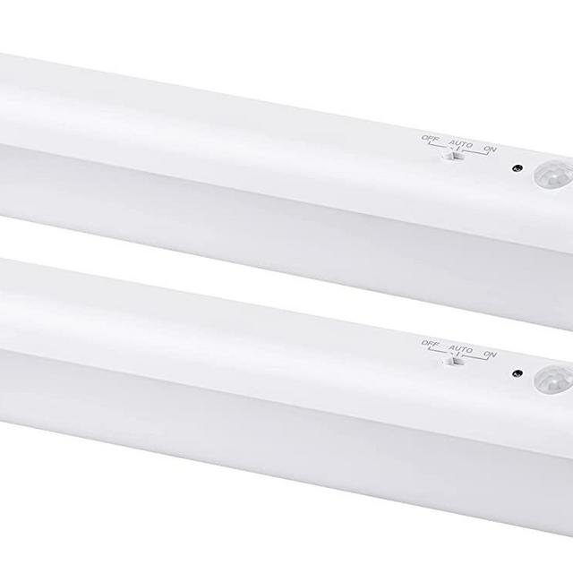 BLACK+DECKER LEDUC9-2BAT Battery Operated Under Cabinet Light Motion Sensor On/Off, Warm LED, Stick-On Install for Kitchen & Closets, 2 Bars, White