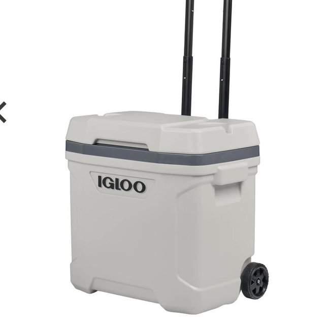 Igloo 30 Quart Latitude Roller Cooler