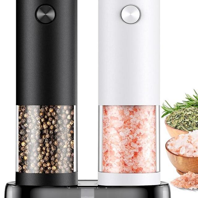 Electric Salt and Pepper Grinder Set Automatic Battery Pepper Mill Shakers Adjustable Coarseness Easy Filling Upgraded Larger Capacity with Led (2 Pack Black/White）