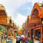 Visit the Mercado Campesino and try arepa de choclo