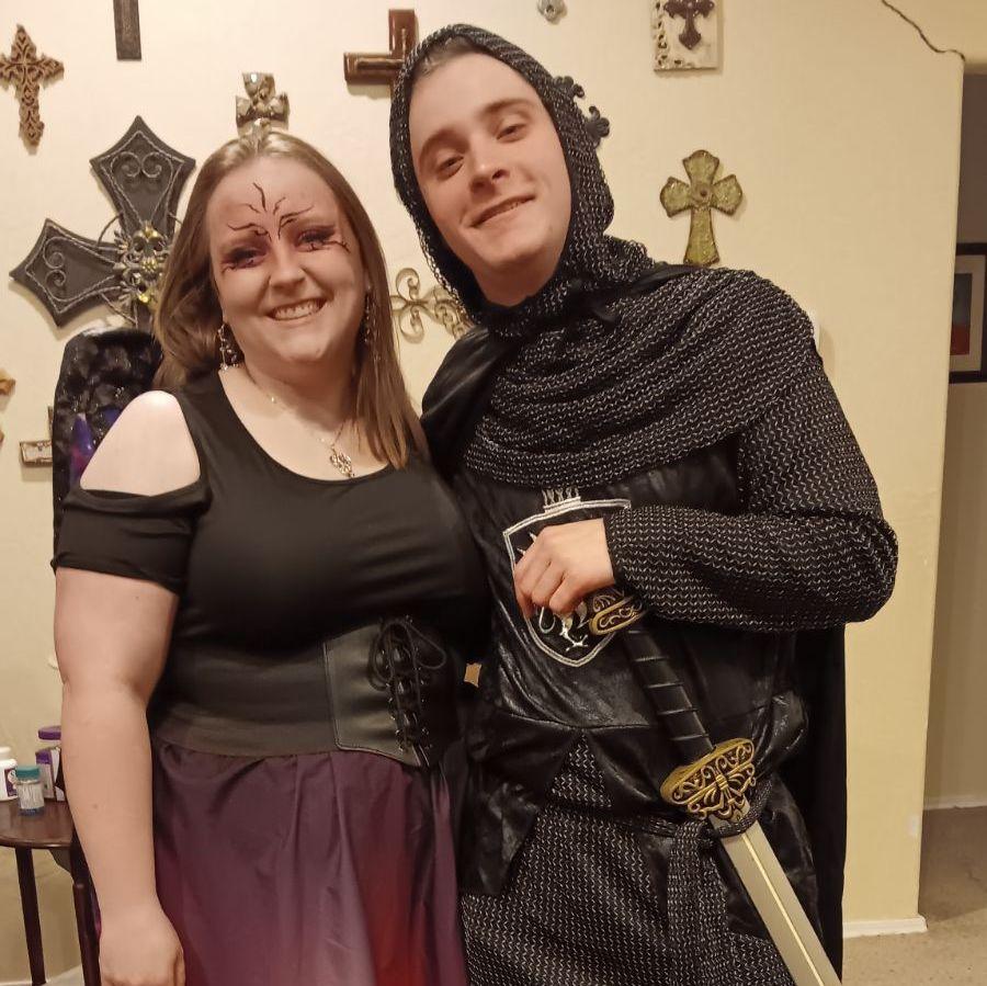 Halloween party! The knight and the dragon he has to kill!!