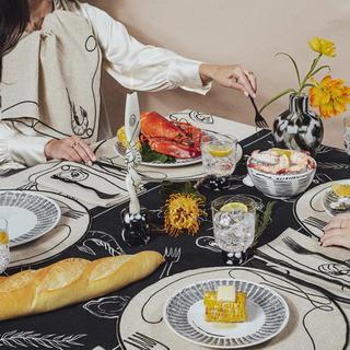 Line Drawing Table Runner