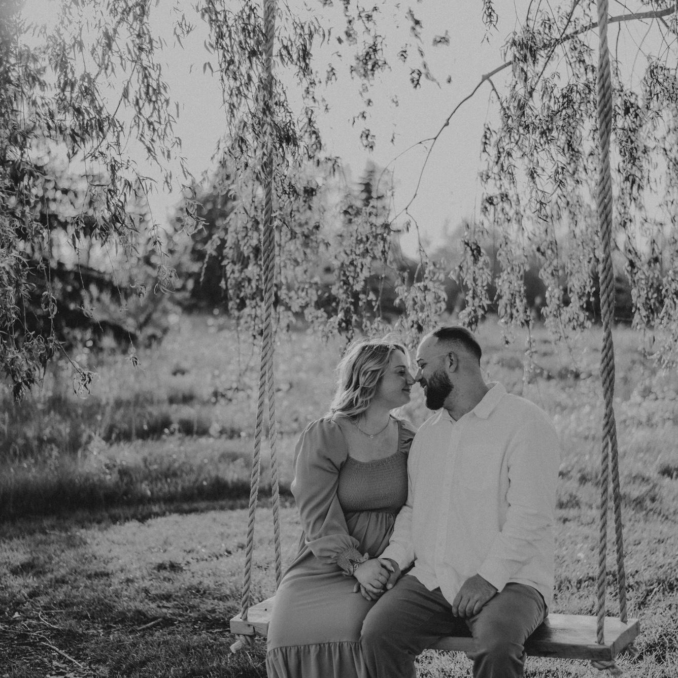 The engagement photo session 3/8