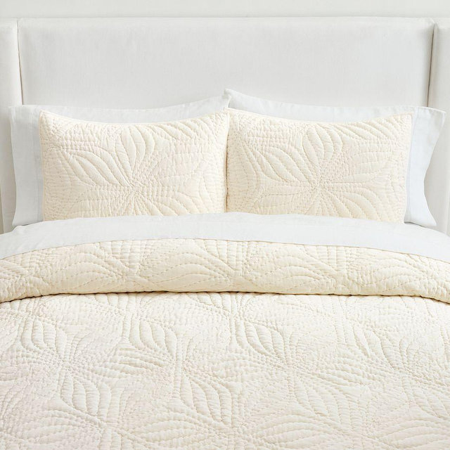 Follette Velvet Quilt, Ivory, King/Cal. King