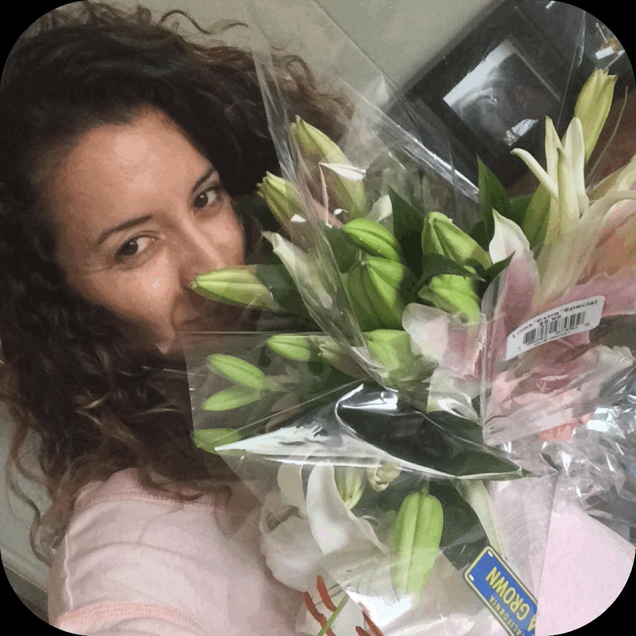 Joel gives Jen flowers on the reg. He better!:-)