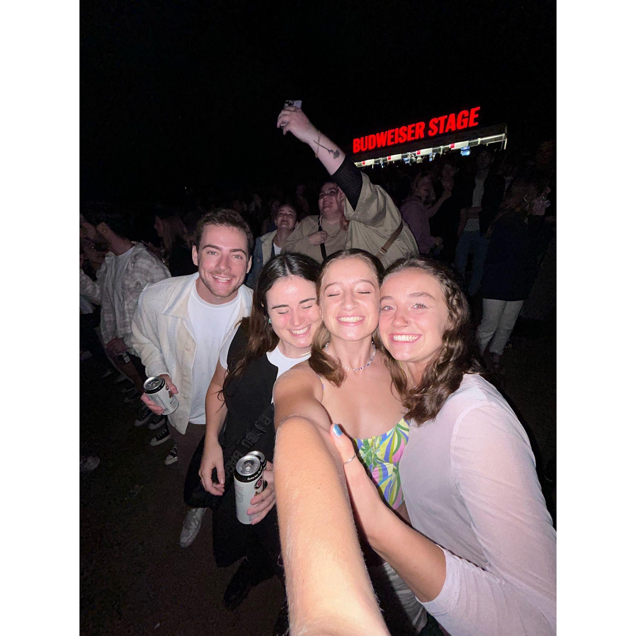 noah kahan @ budweiser stage - the 3 sisters cried the whole time