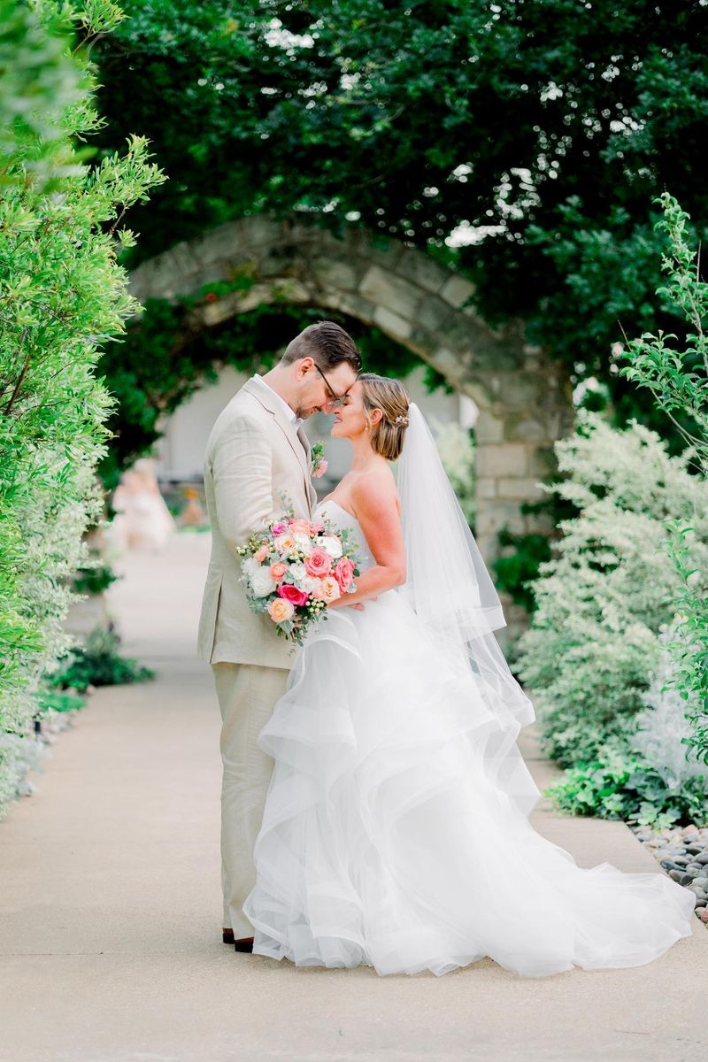 Lakeside wedding ceremony at Paradise Cove