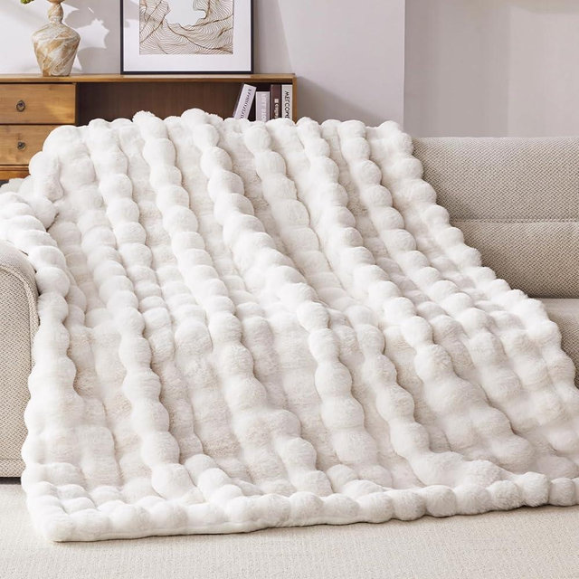 Anysay Faux Fur Throw Blanket, 1000GSM Fluffy Soft Bubble Blanket for Couch Bed, Cozy Plush Warm and Thick Blanket, Fuzzy Rabbit Lola Throw for Living Room Bedroom 50''*60'' White