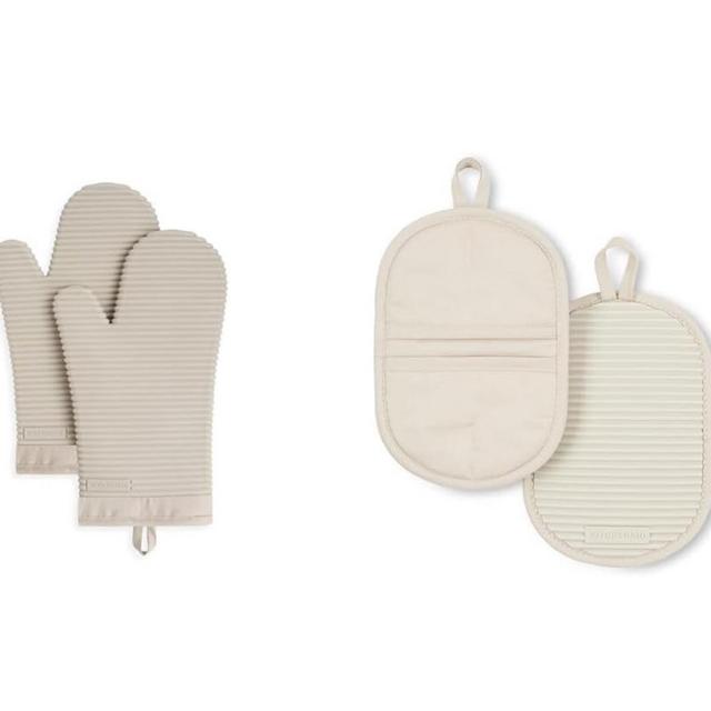 KitchenAid Ribbed Soft Silicone Oven Mitt Set, 7"x13", Milkshake 2 Count & KA GB Ribbed Soft Silicone Pot Grabber 2-Pack Set, 5"x8", Milkshake