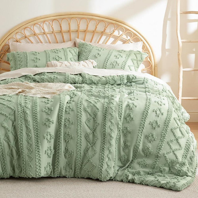 Bedsure Tufted Boho Comforter Set King - Sage Green Boho Bedding Comforter Set, 3 Pieces Farmhouse Shabby Chic Embroidery Bed Set, Soft Jacquard Comforter for Women Men Girls