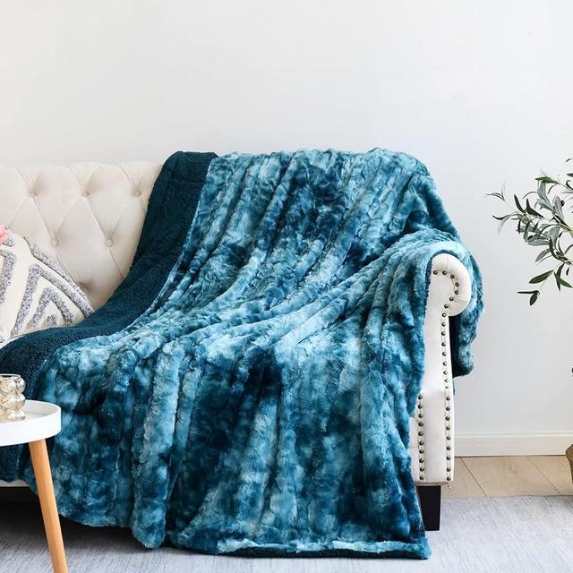 NEWCOSPLAY Super Soft Faux Fur Throw Blanket for Couch Dark Blue Sherpa Fuzzy Plush Warm Blanket for Sofa Bed (Dark Blue, Throw(50"x60"))