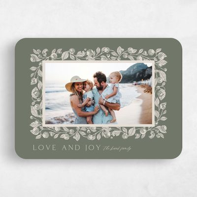 Green Rounded Holiday Card - Berry Garland