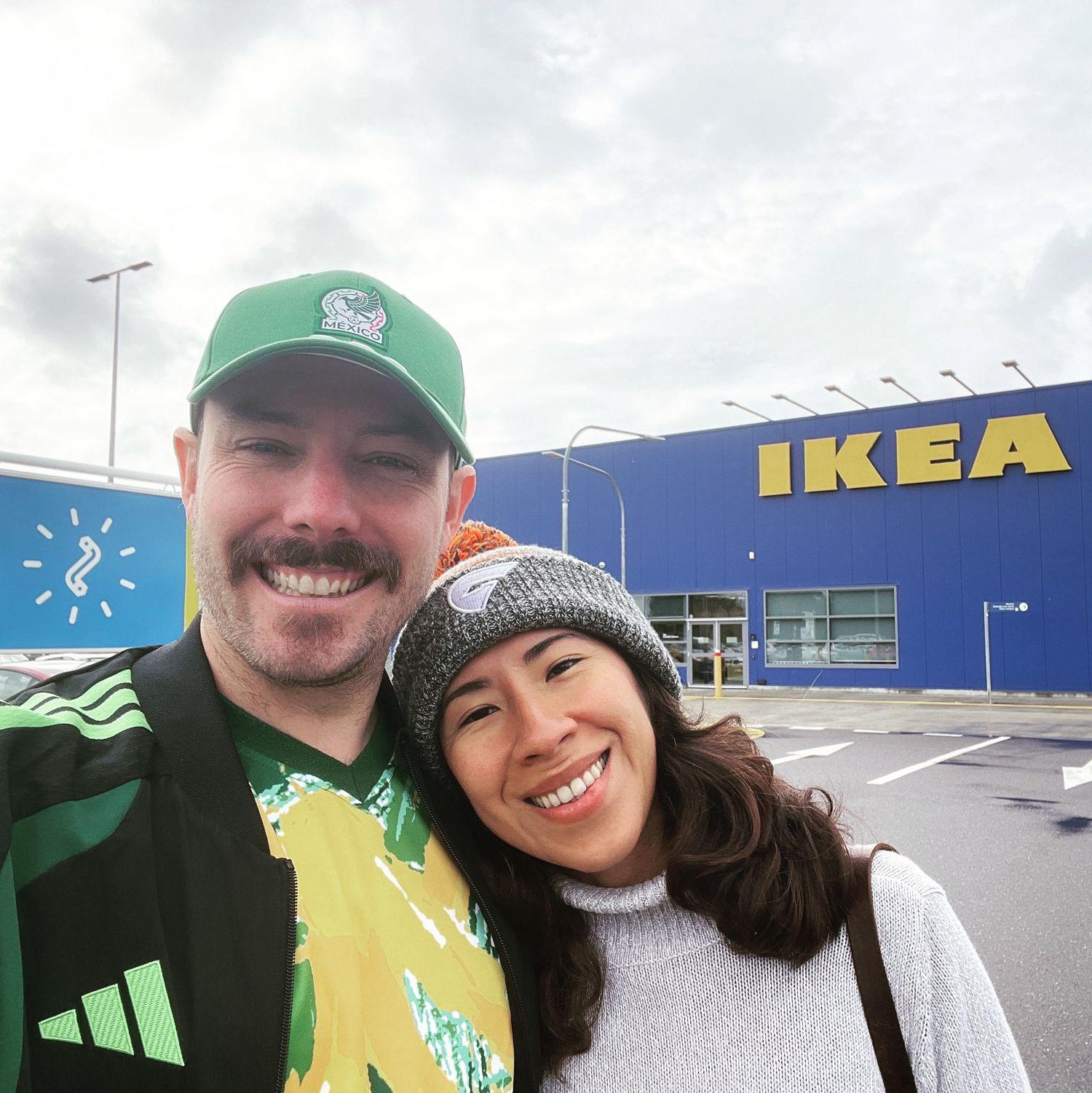 Comprando unos muebles para nuestro depa