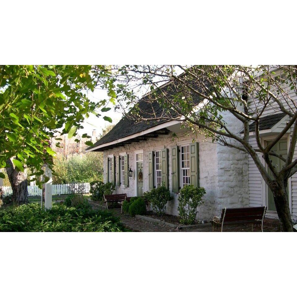 The Vander-Ende Onderdonk House in Ridgewood, is the oldest Dutch colonial house in NYC, built in 1709. The house still operates as a museum, which you can tour throughout our wedding reception.