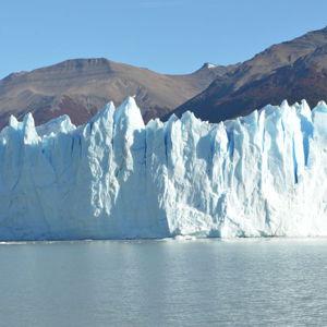 Navegación entre icebergs en la Patagonia