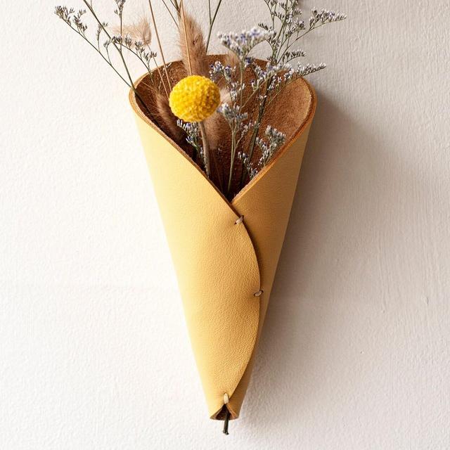 Wall Hanging Leather Vase Dried Flower Bouquet, Colored Air Plant Wall Stand, Wall Hanging for Wedding Flowers Bouquet, Christmas Gift