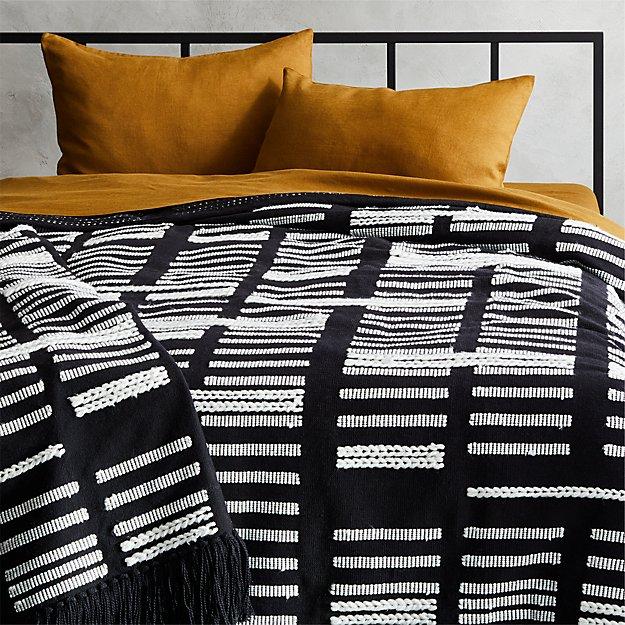 Hydrus Black and White Blanket