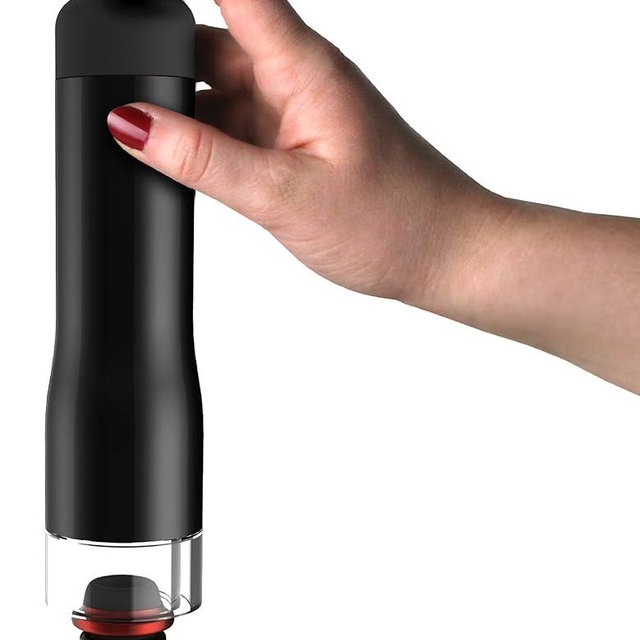 Rabbit Electric Wine Preserver with Stoppers (Electric Black)