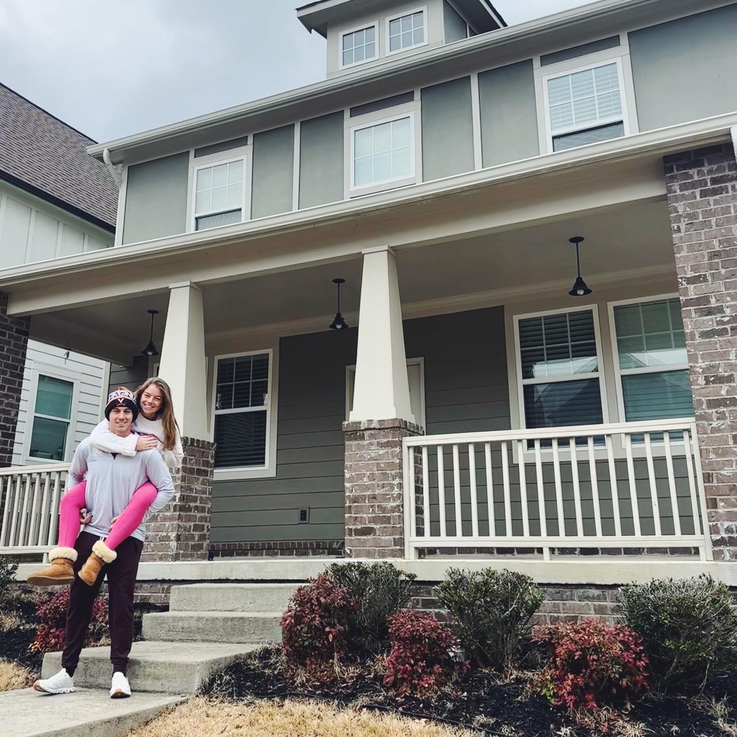 We bought our first house!!! 🏡💘