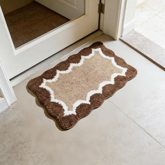 PRELETOCH Scalloped Pink Bathroom Rugs, Cute Bath Mat Microfiber Absorbent Quick Dry Bath Mats Non Slip Shower Rug Funky Aesthetic Room Decor Entry Doormat Floor Carpet (Brown,16" x 24")