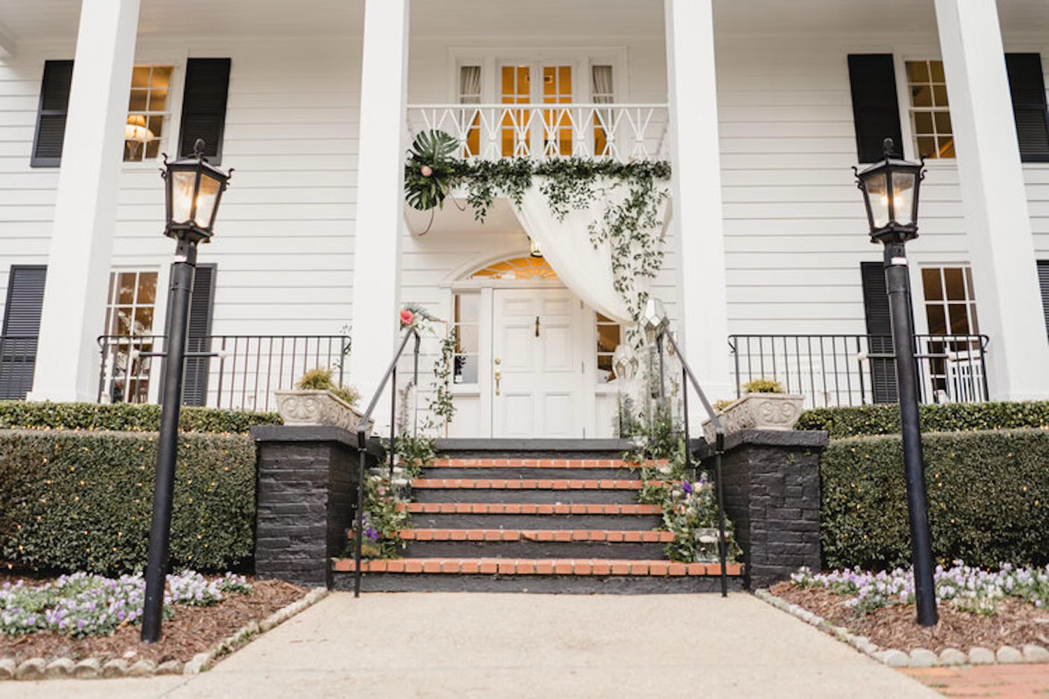 The Wedding Website of Mariah Lewis and Sherod Flono