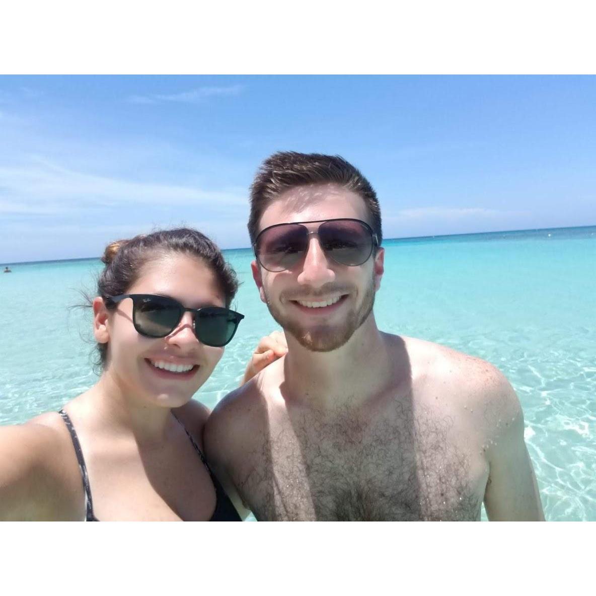 Crystal-clear waters in Roatan, 2017