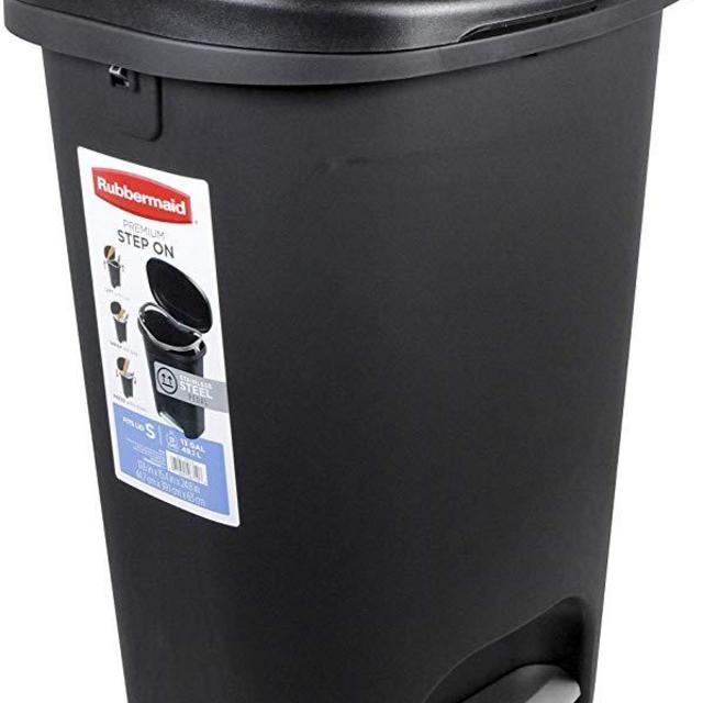 Rubbermaid 2007867 Step-On Lid Trash Can for Home, Kitchen, and Bathroom Garbage, 13 gallon, Black