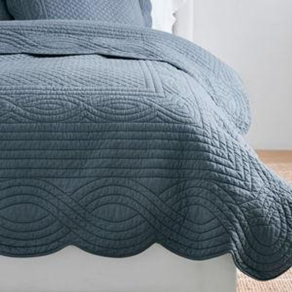 Heirloom Scallop Quilt King