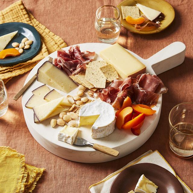 Round Maple Serving Board with Handle