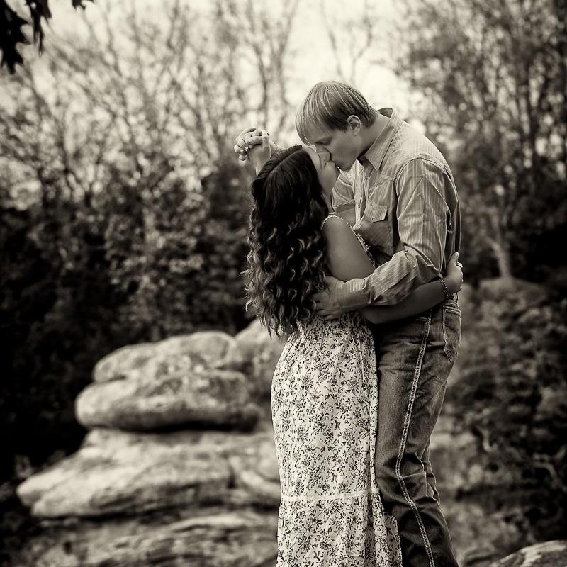 Engagement photos at Garden of the Gods by Jason Gualdoni ๐ธ