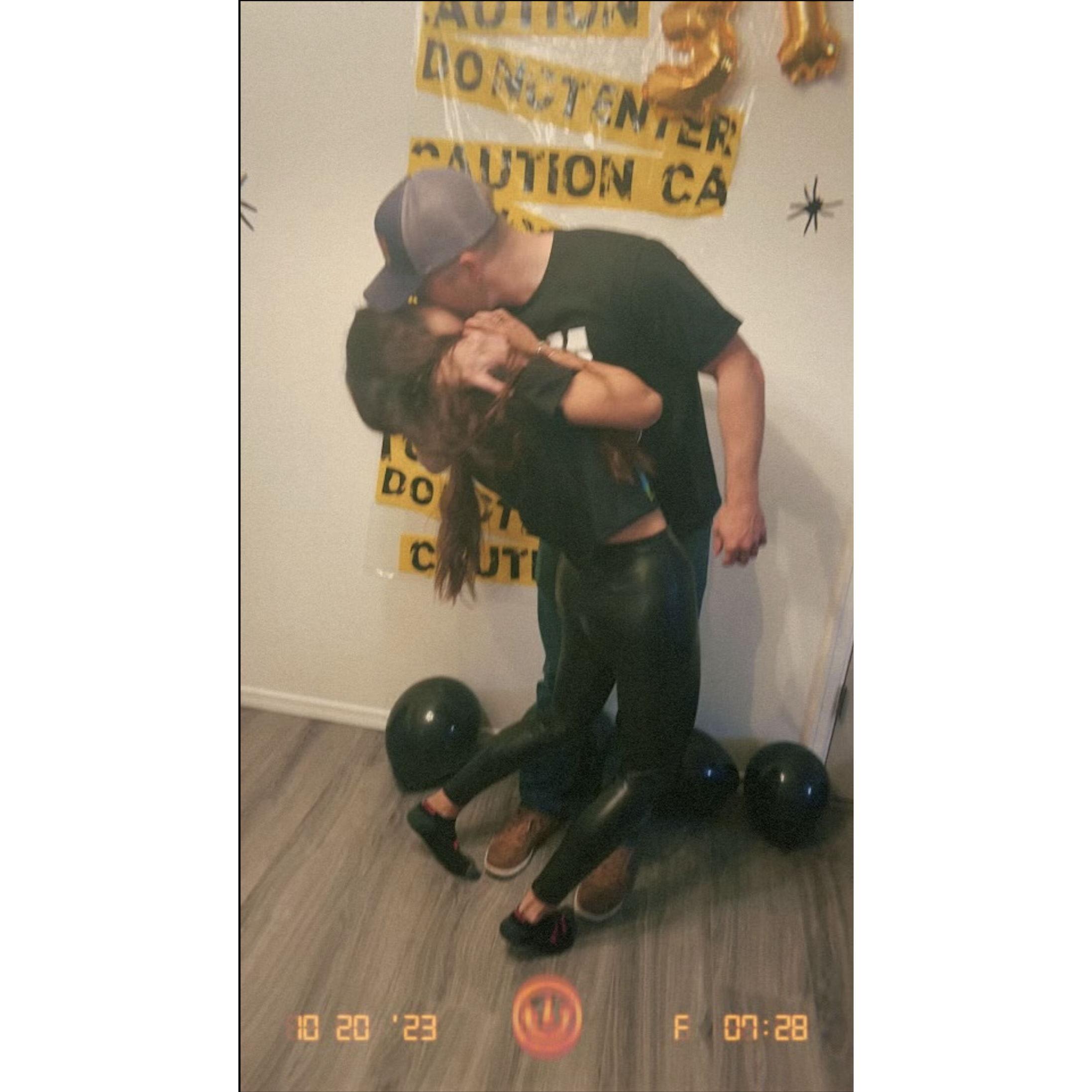 Kiss after cake smash.