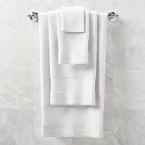 White Frontgate Resort Cotton Bath Towels