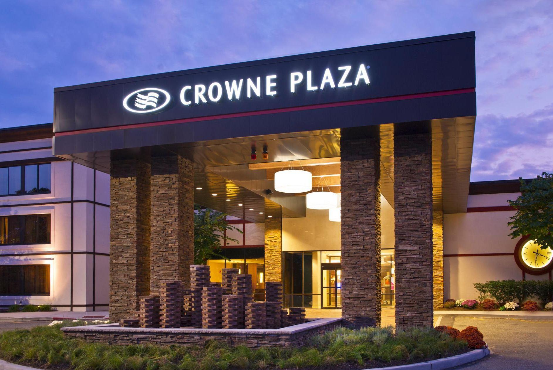 The Wedding Website of Sofia Santos and Sean Rankin