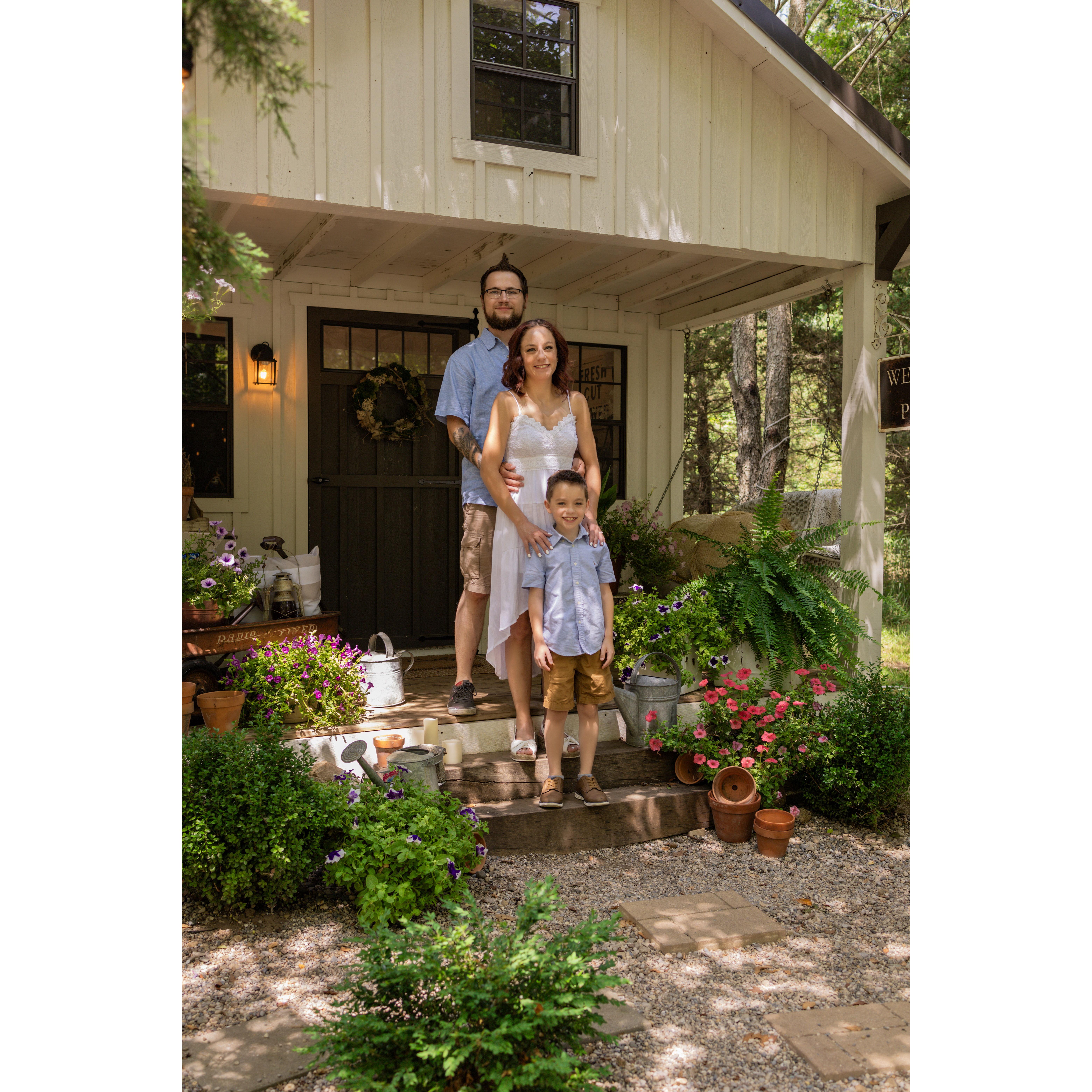 Family pictures at the rustic arrow