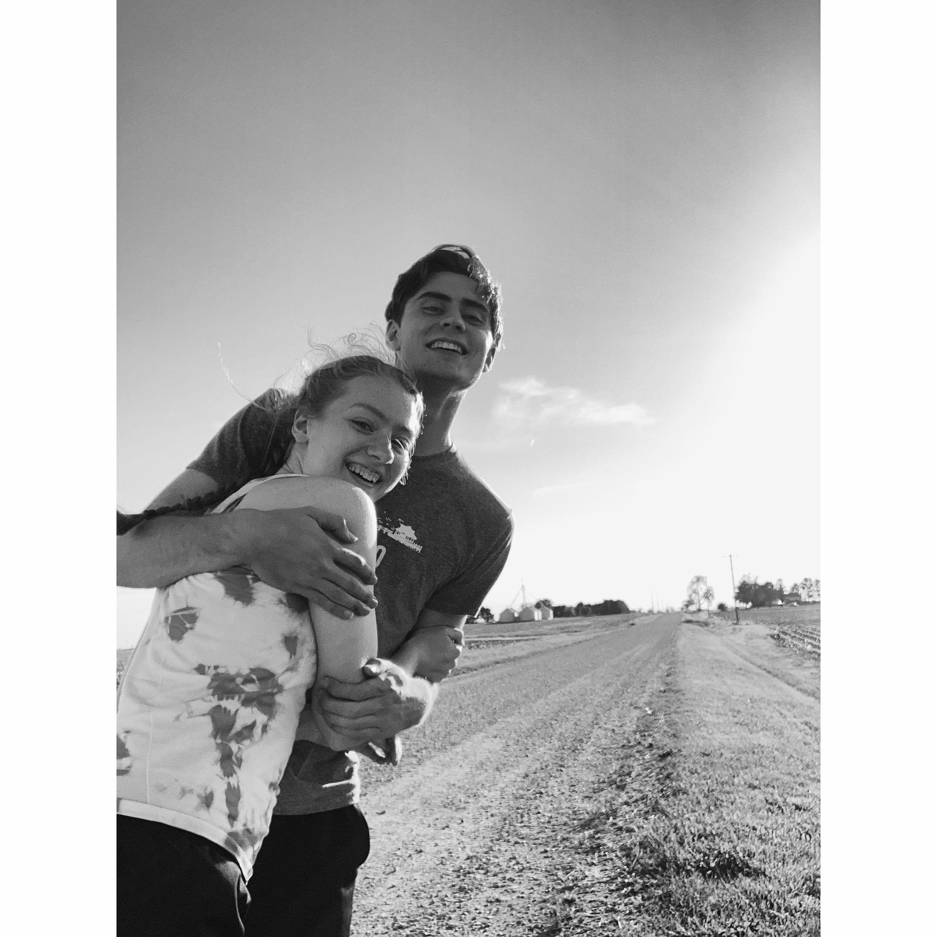 Hiking at Starved Rock & Exploring "Boujie Gravel Roads" - May 2021