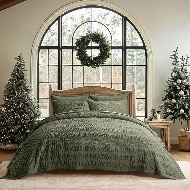 EVERGRACE Velvet Quilt King Size, Luxury Velvet Bedding Set, Ultra Soft Quilt Sets, Lightweight Velvet Comforter, Textured Ruched Velvet Bedspread Coverlet with 2 Shams for All Season, Olive Green