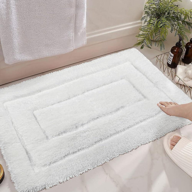 RORA White Bathroom Rugs Non Slip Shaggy Bath Mat for Bathroom Fluffy Plush Bath Rug Machine Washable Shower Rug Water Absorbent Carpet (32” x20”)
