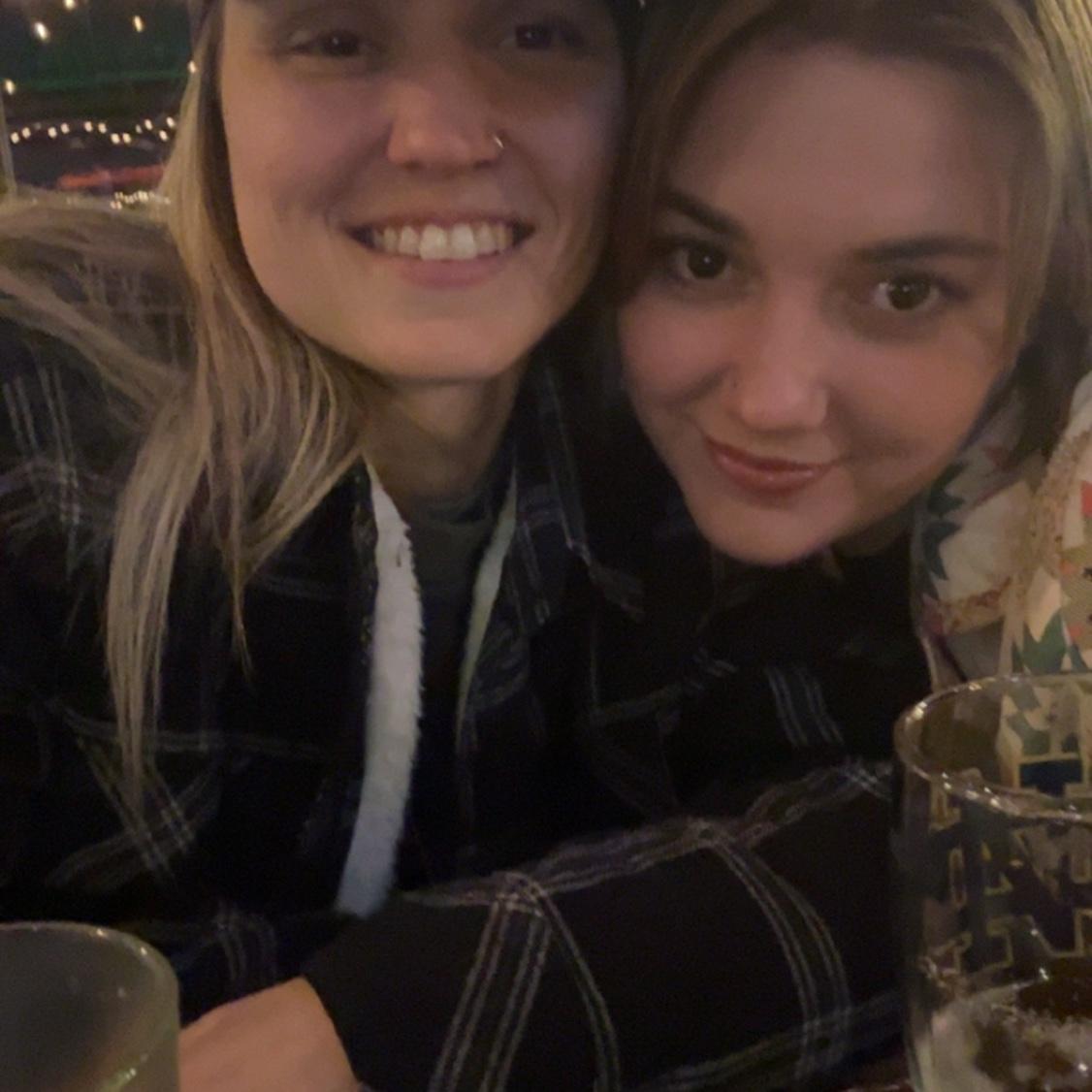 Waiting at Muldoon’s to pick up pizzas from Baz for Erika’s first time in Carmel