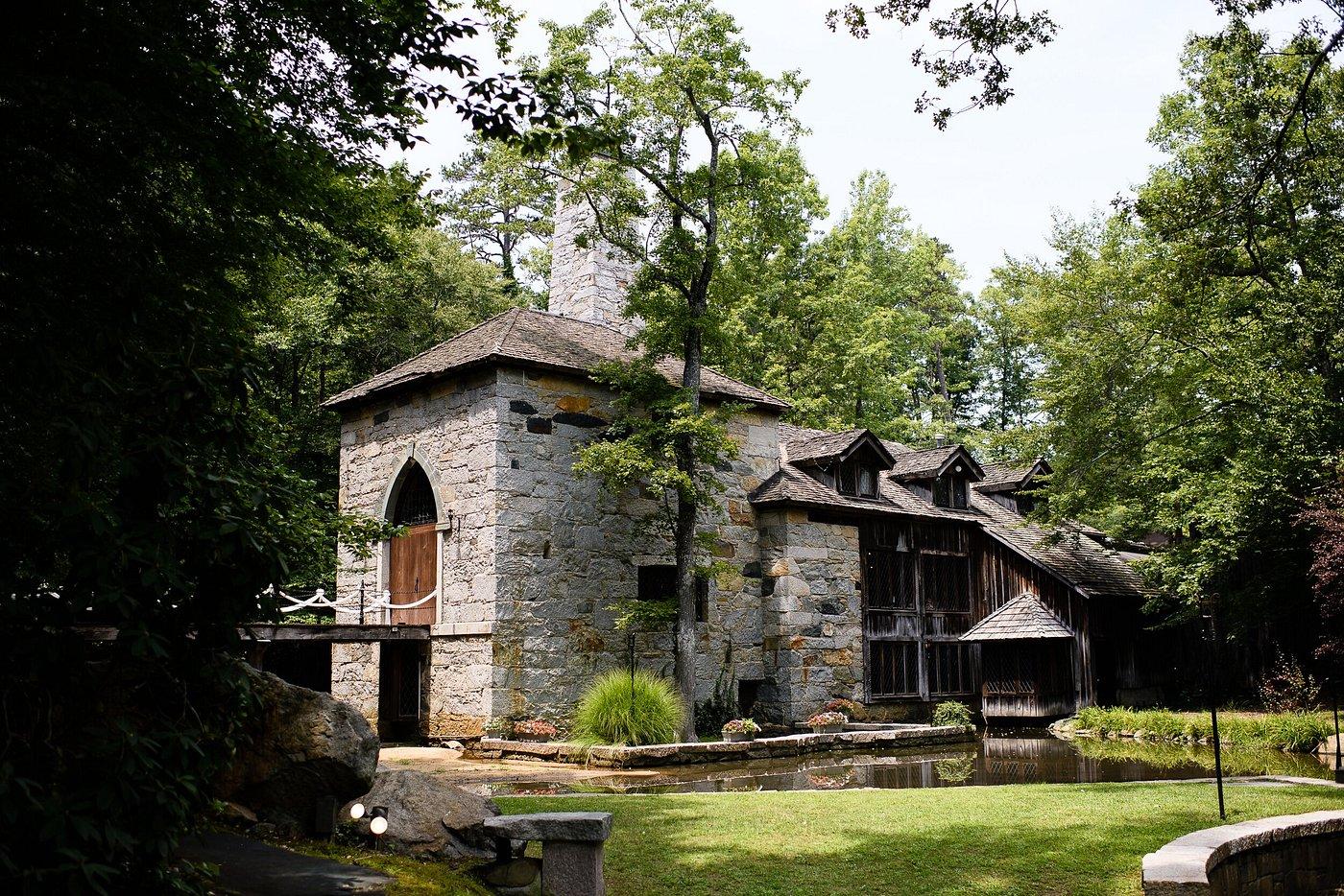 The Wedding Website of Cecilia Albers and Charli Bobbitt