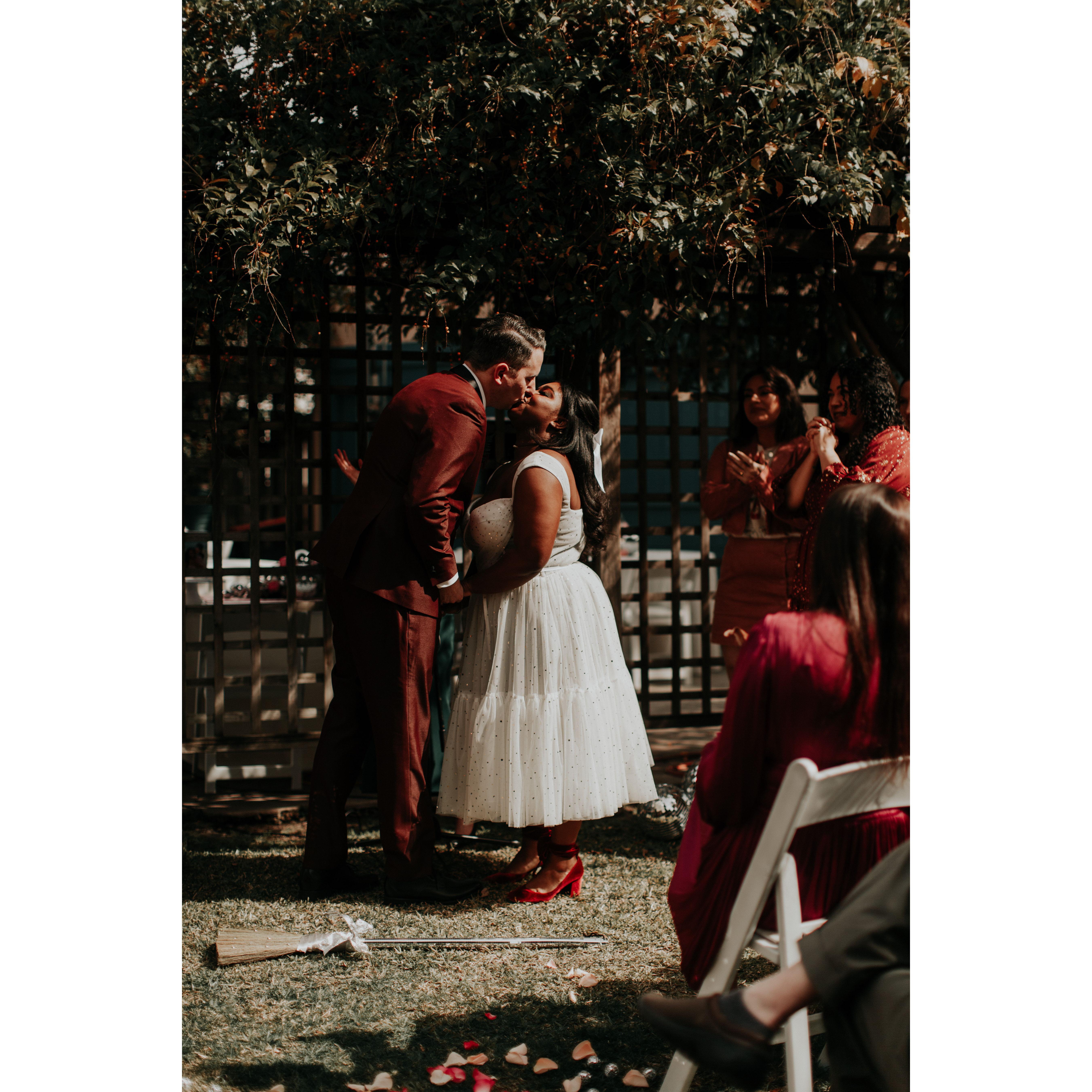 LA Intimate Ceremony - First Kiss