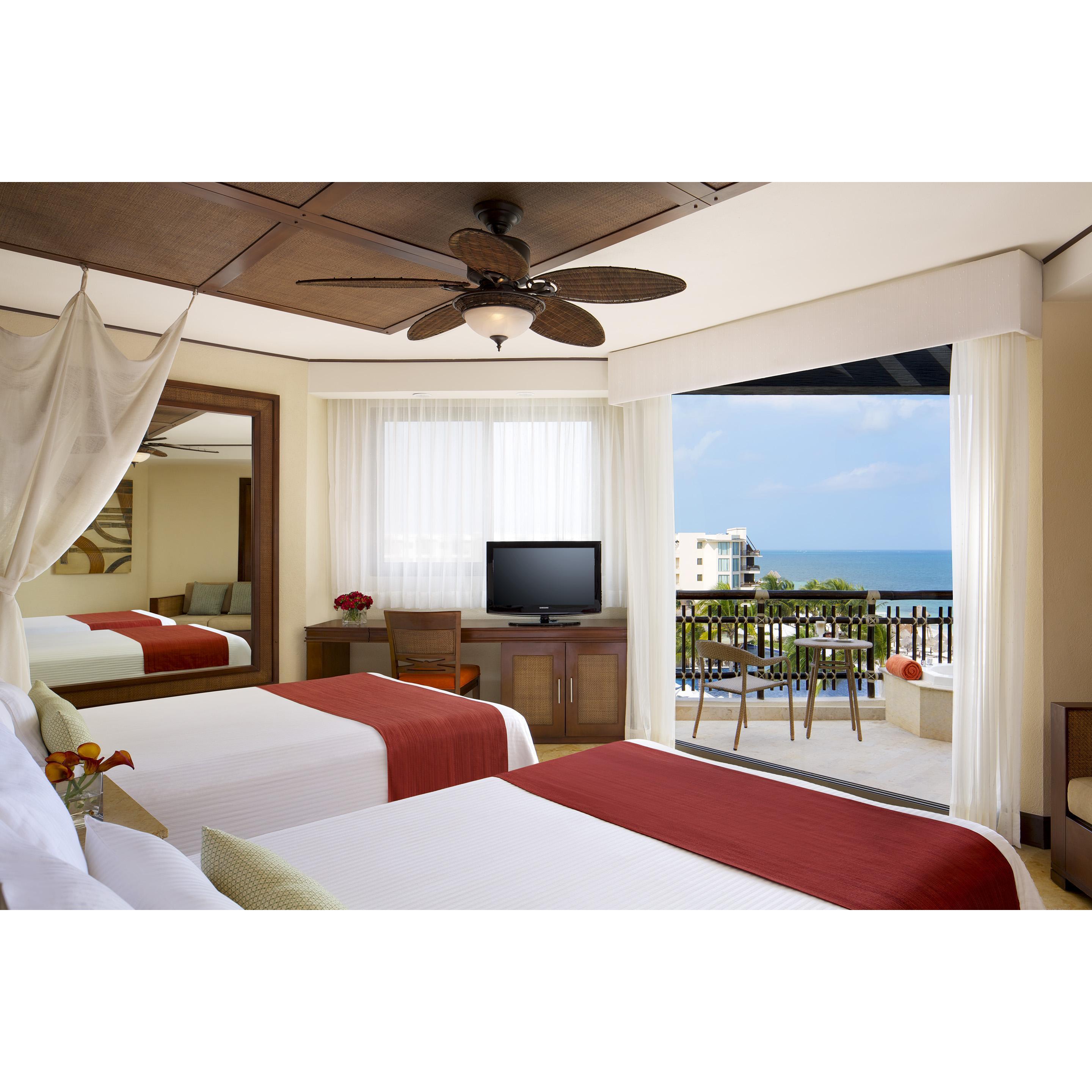 Family Suite Preferred
One king-size bed and two double beds
Indoor hydrotub
Spacious, private terrace with outdoor whirlpool
Ocean view
Preferred Club privileges