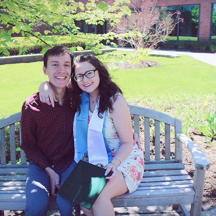 A super fun photoshoot with Katie's college besties for graduation in 2019!